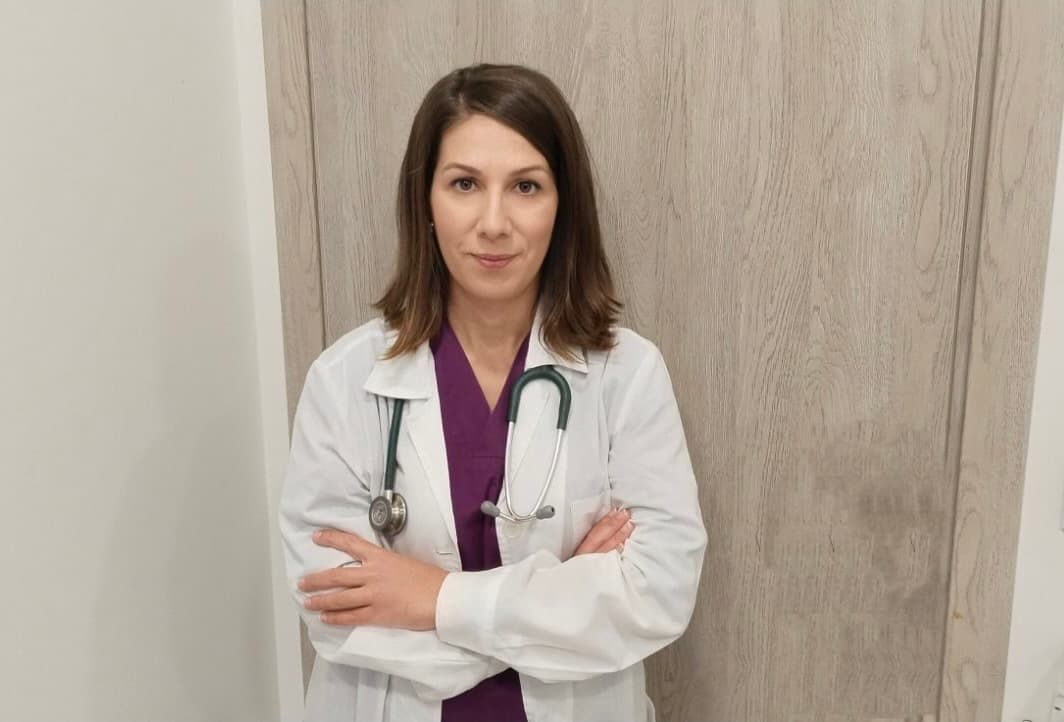 Η γιατρός - Λίνα Ακακιάδου